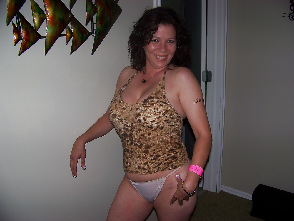 Brunette big tit milf, who has more? #dwrFiqtN