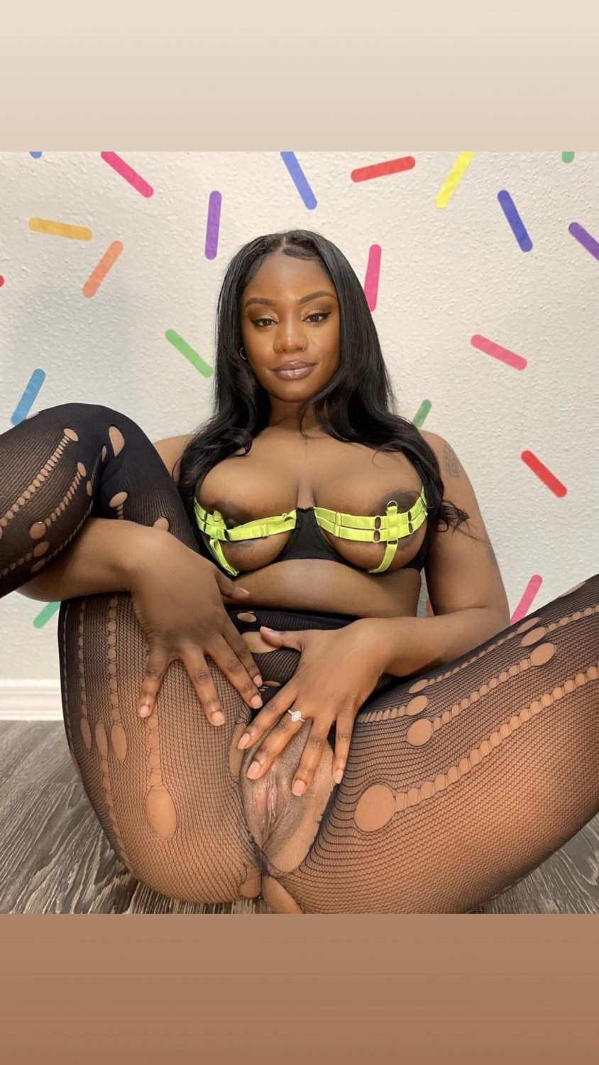 Ebony wit a nice pussi #cejITCWM